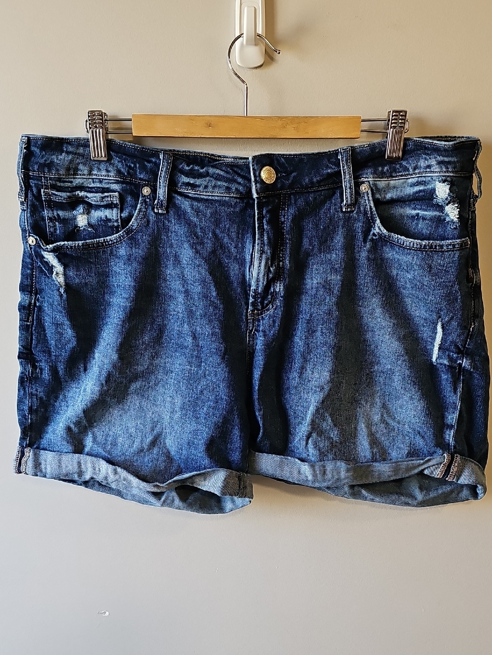 Women’s Dark Wash Size 16 Roll-Cuff Jean Shorts